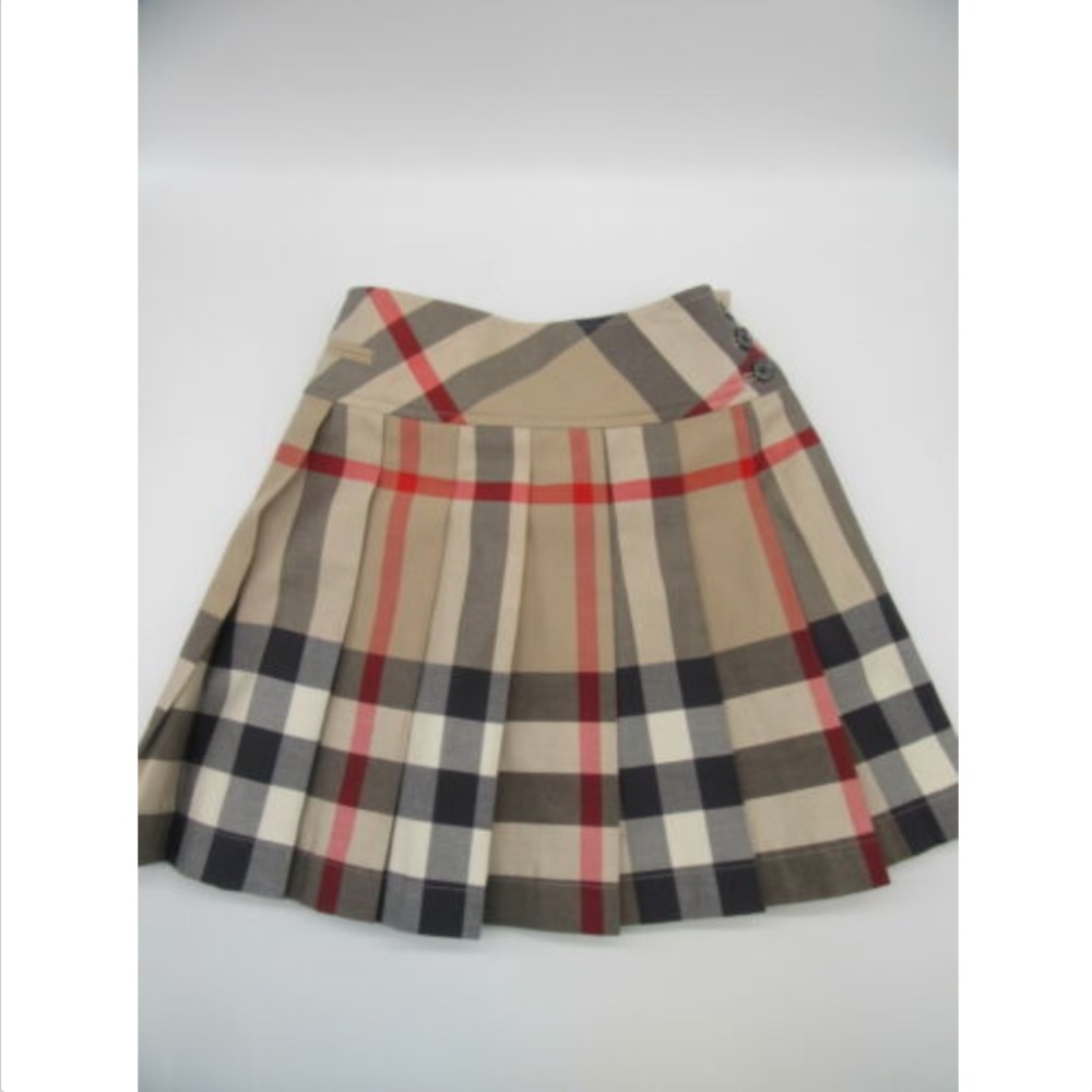 Cute Burberry skirt